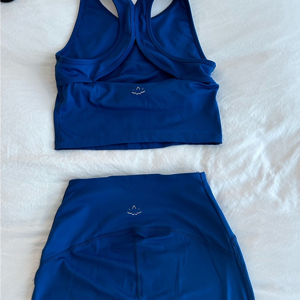 Beyond Yoga Women's Royal Blue Leggings & Cropped Tank Set - Picture 2 of 7